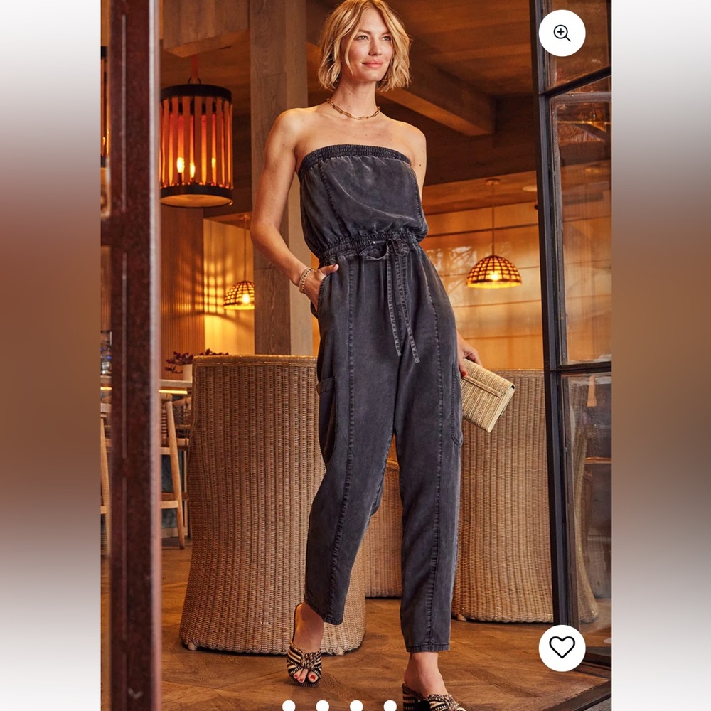 Evereve Emery Cargo Strapless Black Jumpsuit - Picture 5 of 8
